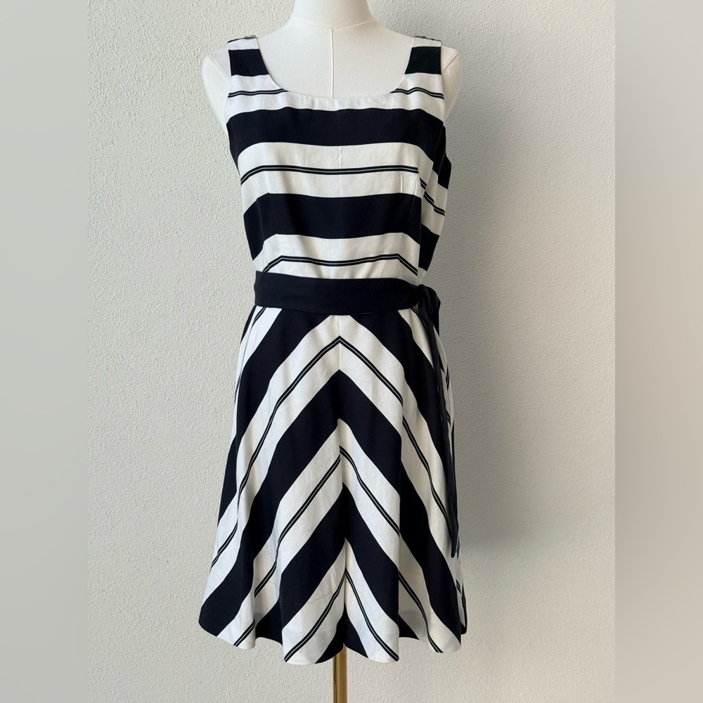 NWT Ann Taylor fully lined Black and White Striped linen blend Dress, 6p